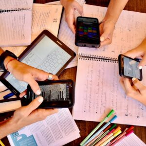 LA CASA DESDE EL TEJADO. EL VÍNCULO ENTRE INTELIGENCIA ARTIFICIAL GENERATIVA Y EVALUACIÓN EN EDUCACIÓN SUPERIOR*